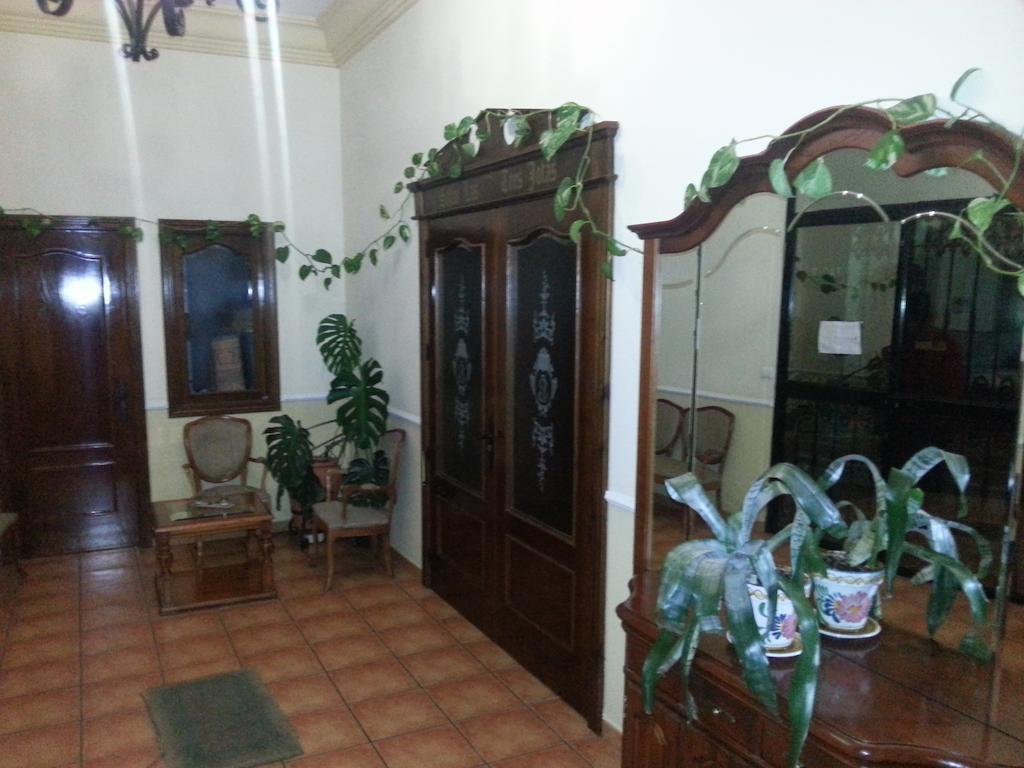 Hostal Las Tres Jotas Alcaracejos Exterior foto