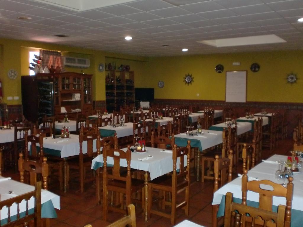 Hostal Las Tres Jotas Alcaracejos Exterior foto